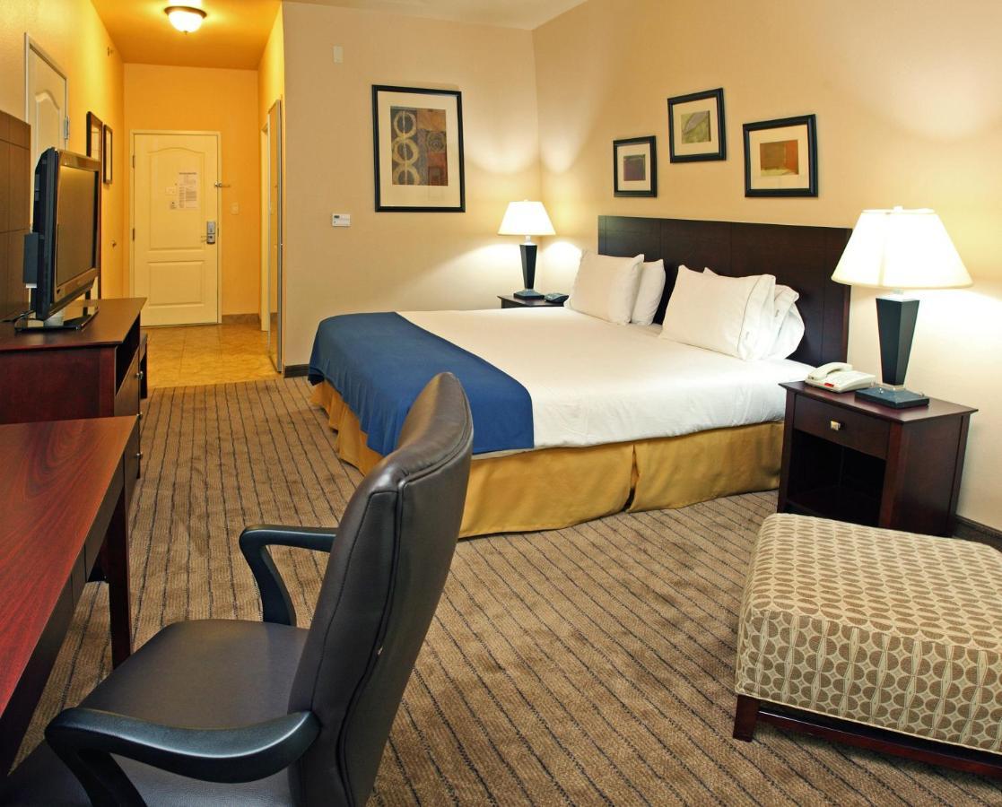 King Room Hearing Accessible Roll Shower